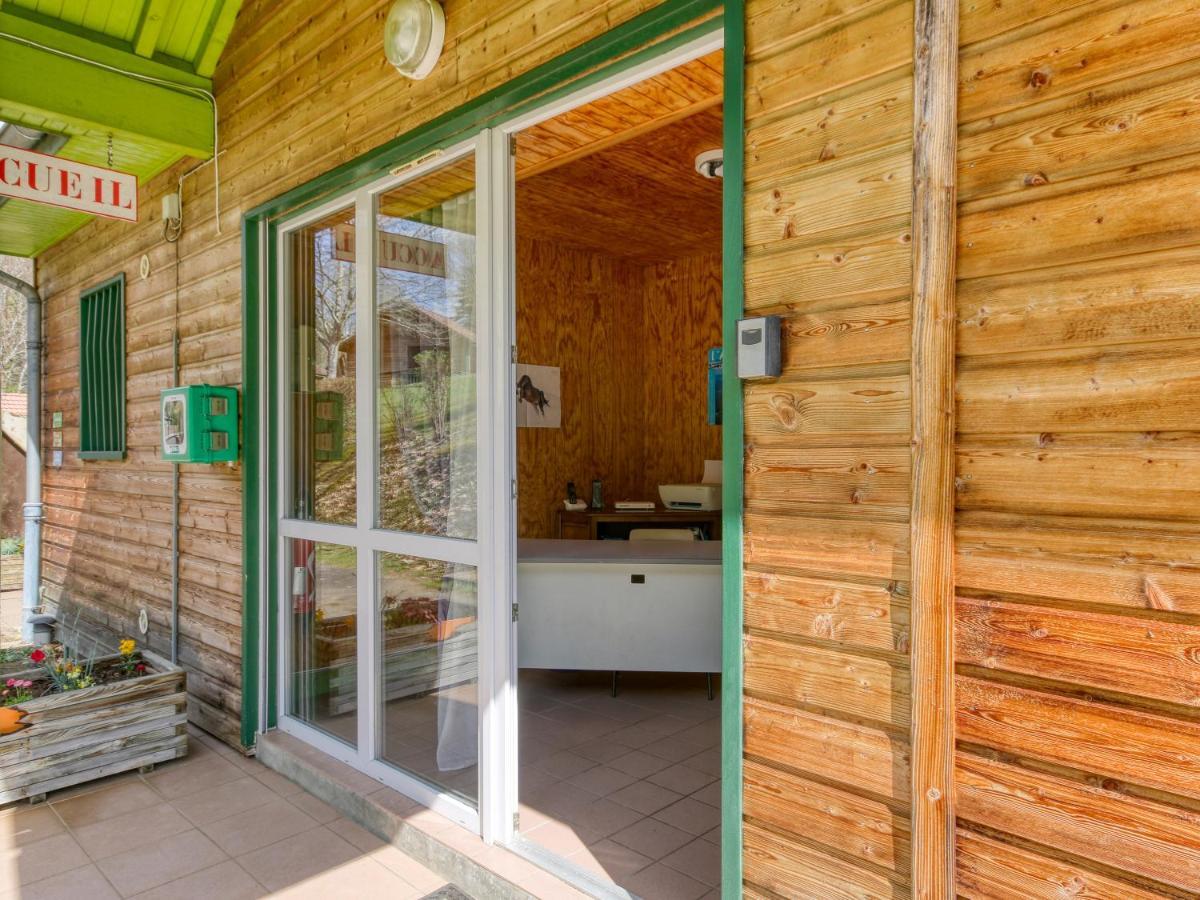 Vacancéole - Les Chalets de la Chazotte Saint-Jacques-dʼAmbur Exterior foto